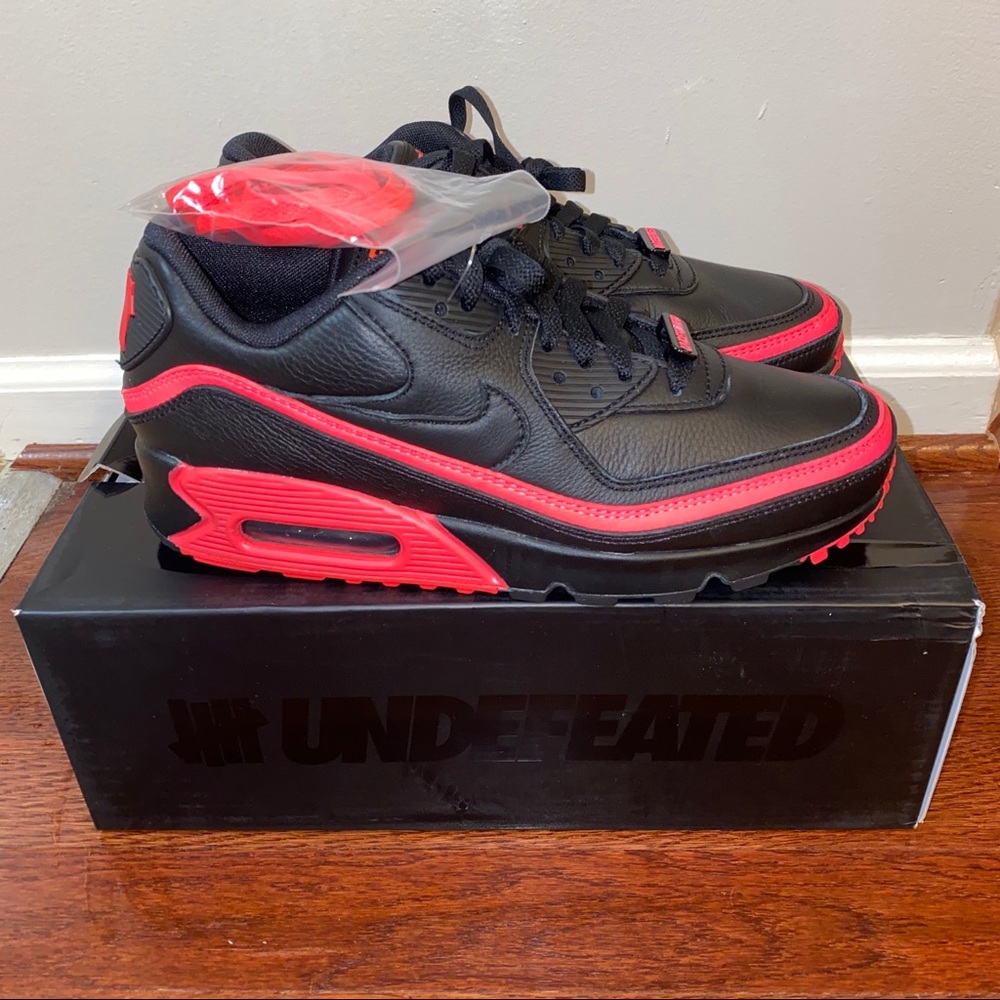 Nike x Undefeated Air Max 90 size 7.5 solar red - Picture 3 of 6